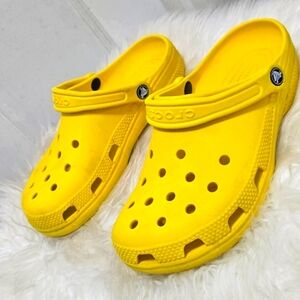 Crocs Classic Yellow Slip On Clogs Size 9🌴
